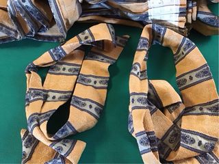 Tenda pregiata tessuto a righe oro