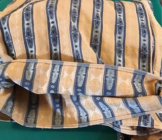 Tenda pregiata tessuto a righe oro