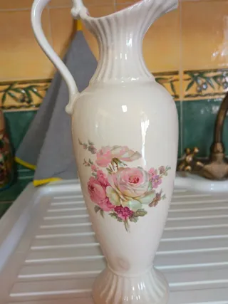 Jarrón elegante beige y rosa