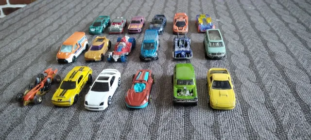 Lote 18 Coches Hot Wheels Varios Modelos