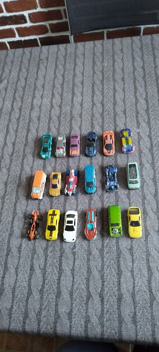 Lote 18 Coches Hot Wheels Varios Modelos