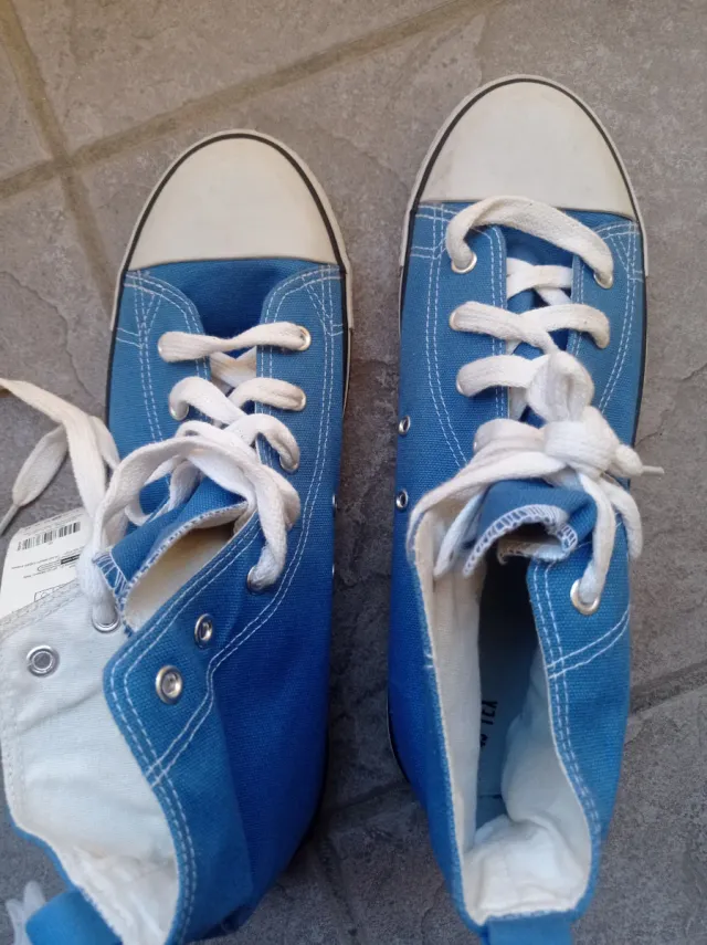 Scarpe da ginnastica alte blu e bianche