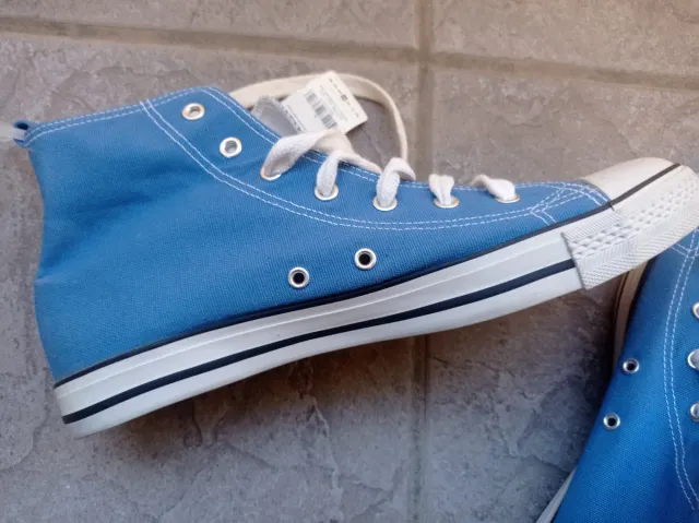 Scarpe da ginnastica alte blu e bianche