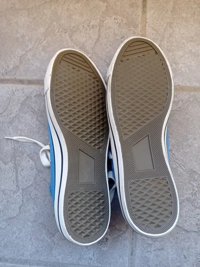 Scarpe da ginnastica alte blu e bianche