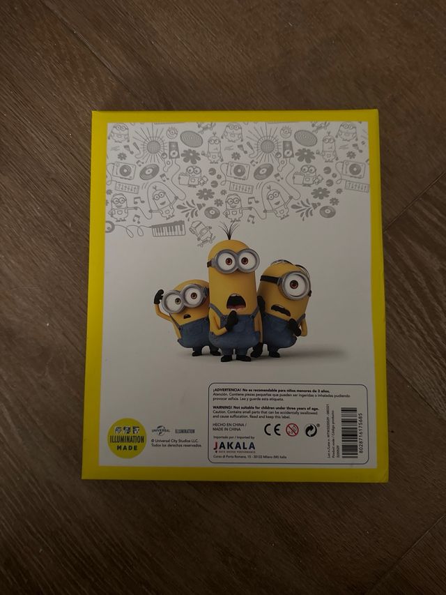 Álbum Minions Carrefour Las Aventuras del Joven