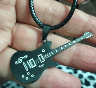 Colgante y cadena guitarra acero