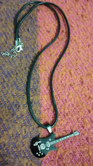 Colgante y cadena guitarra acero