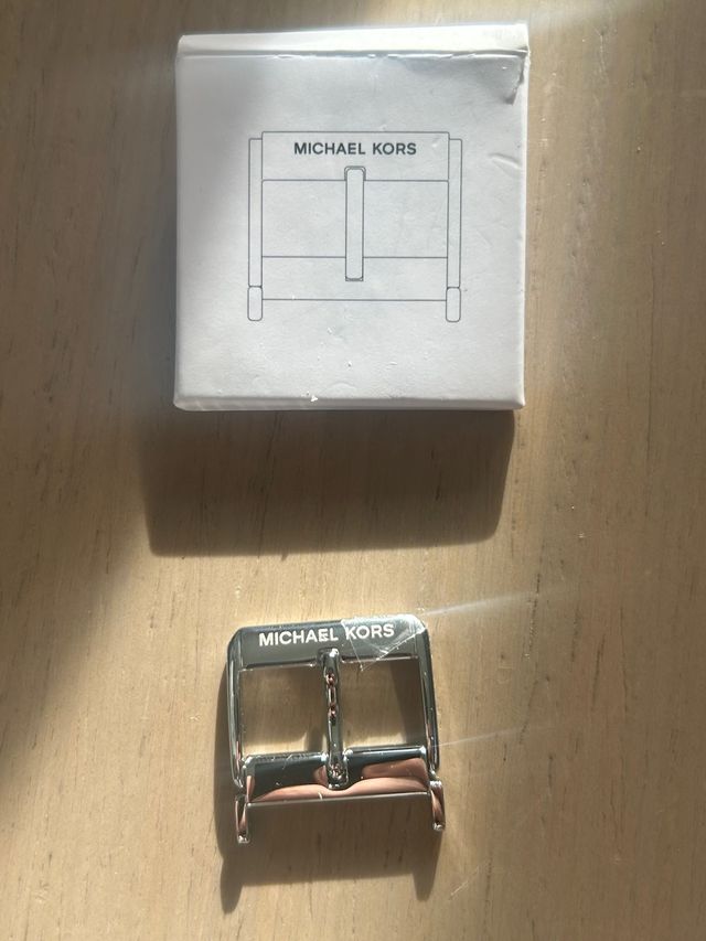 Hebilla Michael Kors Plata