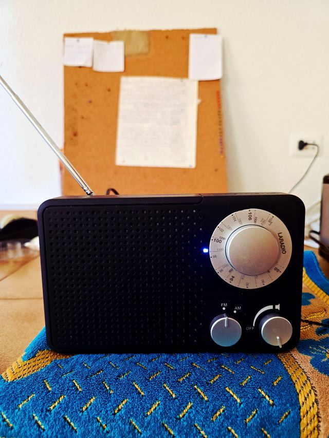 Radio portátil negra