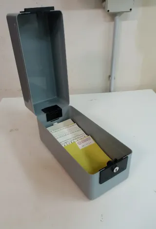 Schedario metallo Resisto con ribrica