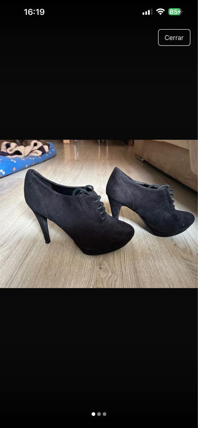 Botines de tacón negros con cordones