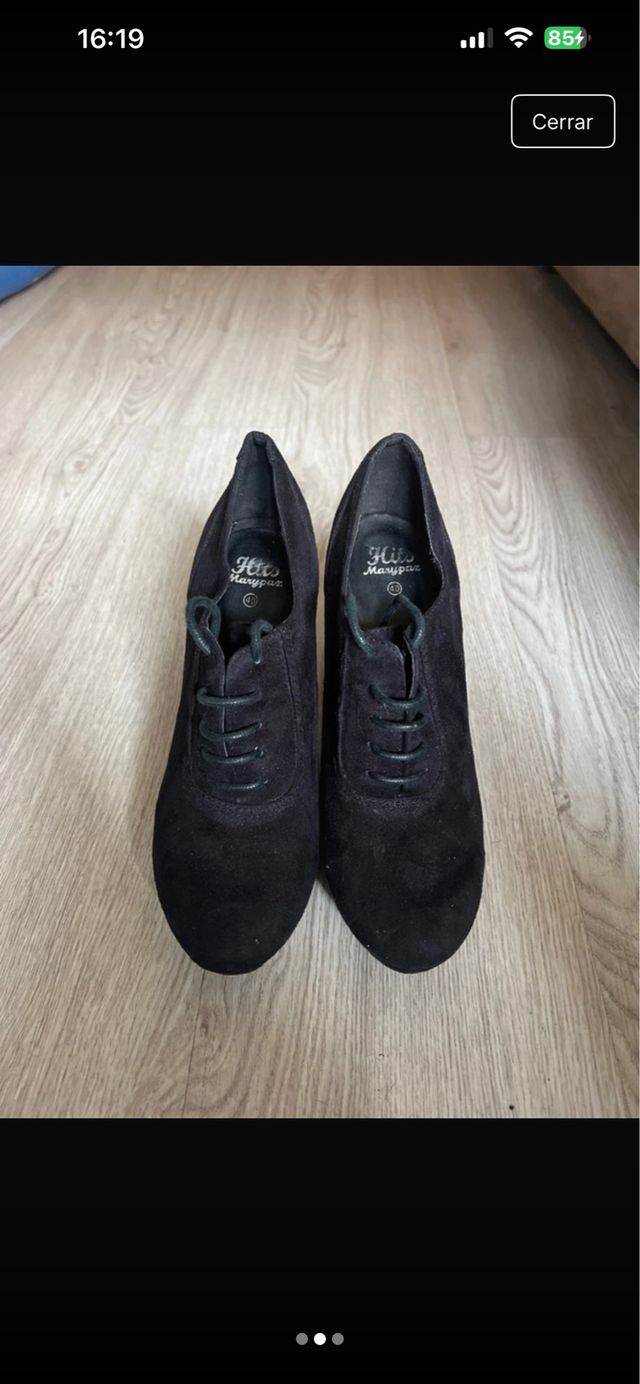 Botines de tacón negros con cordones