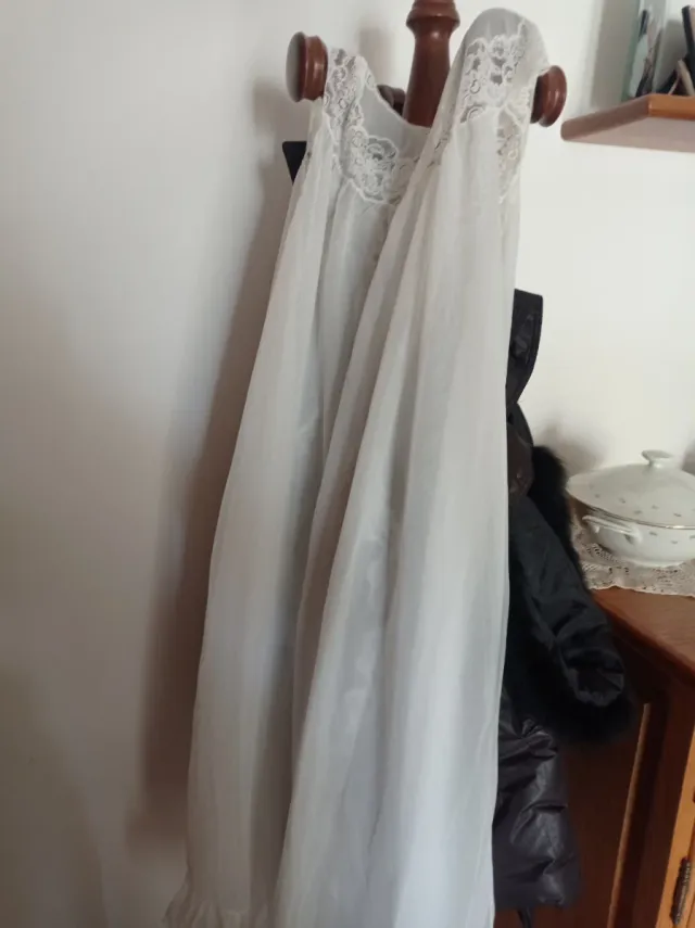 Camicia da notte bianca con pizzo