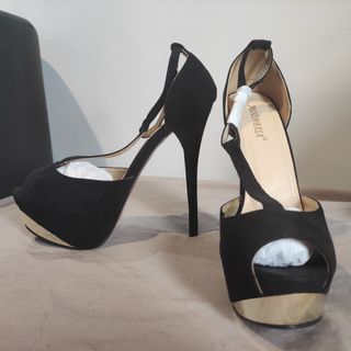 Tacones negros plataforma dorada