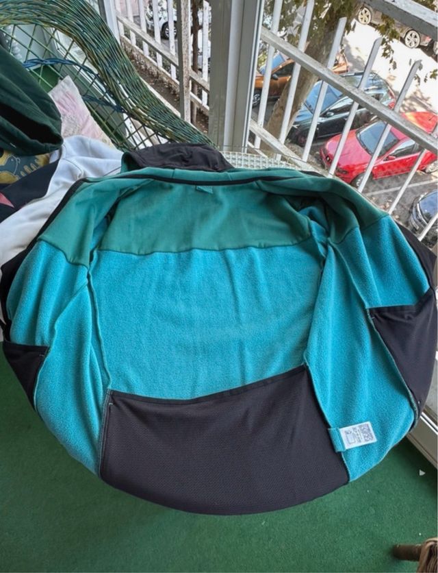 Sudadera Riverside Negra y Turquesa