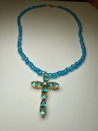 Collar Cruz Perlas Azules y Doradas