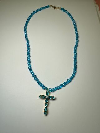 Collar Cruz Perlas Azules y Doradas