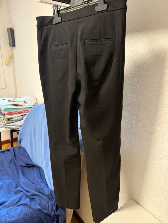 Pantalón pitillo negro