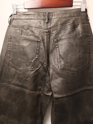 Pantalón efecto piel Pull&Bear Talla 38