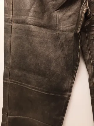 Pantalón efecto piel Pull&Bear Talla 38