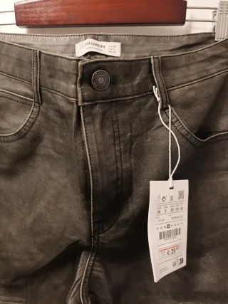 Pantalón efecto piel Pull&Bear Talla 38
