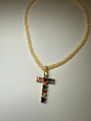 Collar Cruz Perlas Multicolor