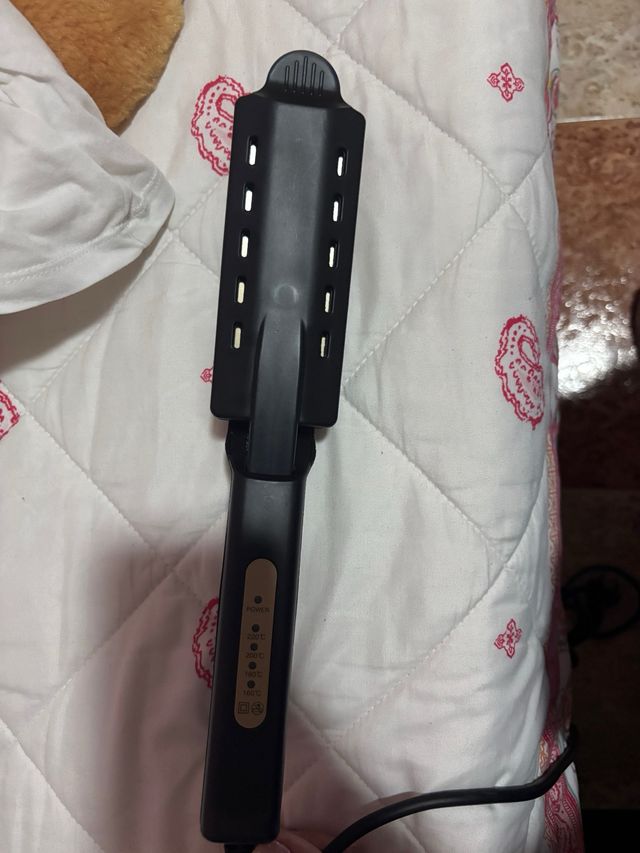 Plancha de pelo negra sin usar