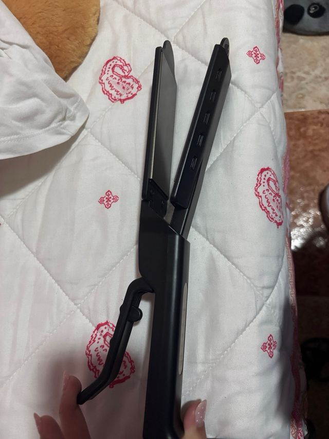 Plancha de pelo negra sin usar