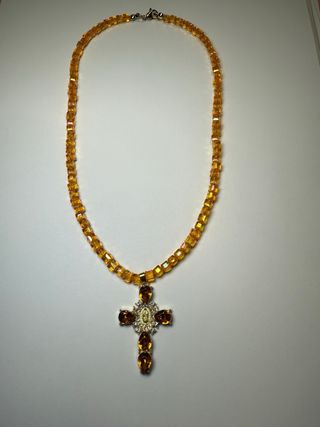 Collar Cruz Perlas Doradas y Marrones