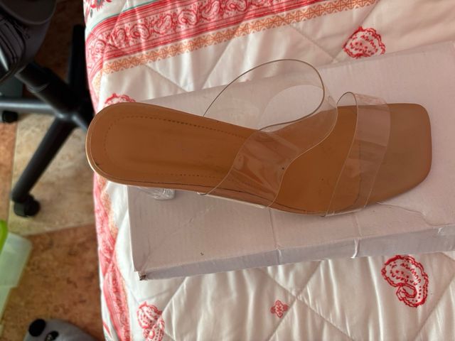 Sandalias doradas transparentes T.39