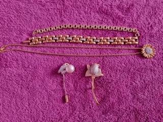 Lote Joyas Elegantes Doradas y Plateadas