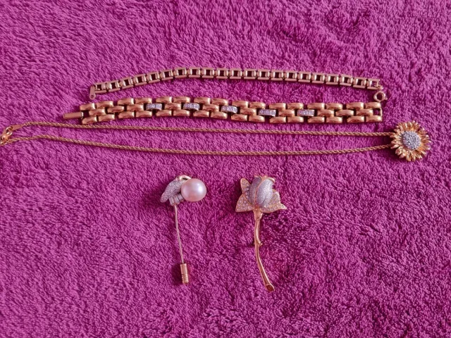 Lote Joyas Elegantes Doradas y Plateadas