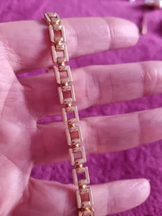 Lote Joyas Elegantes Doradas y Plateadas