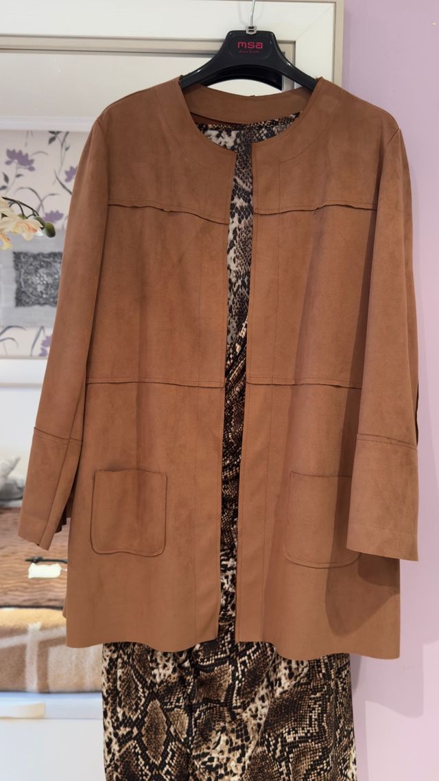 Conjunto vestido estampado y abrigo talla unica