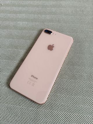 iPhone 8 Plus Rosa 64GB con Caja Original y funda.