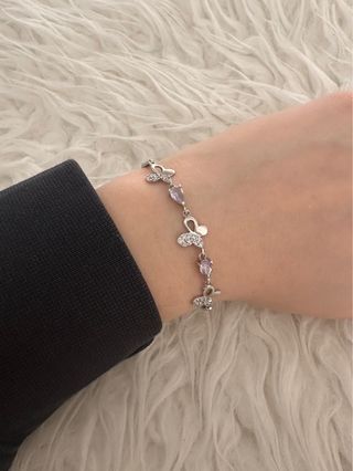 Pulsera plata con mariposas y piedras