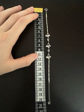 Pulsera plata con mariposas y piedras