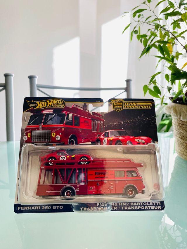 Hot Wheels Ferrari Team Transport