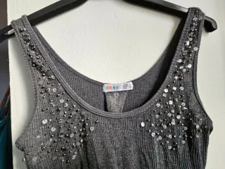 Camiseta DenimCo gris lentejuelas talla L