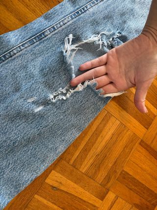 Pantalón vaquero desgastado azul