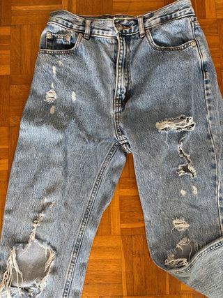 Pantalón vaquero desgastado azul