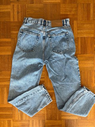 Pantalón vaquero desgastado azul