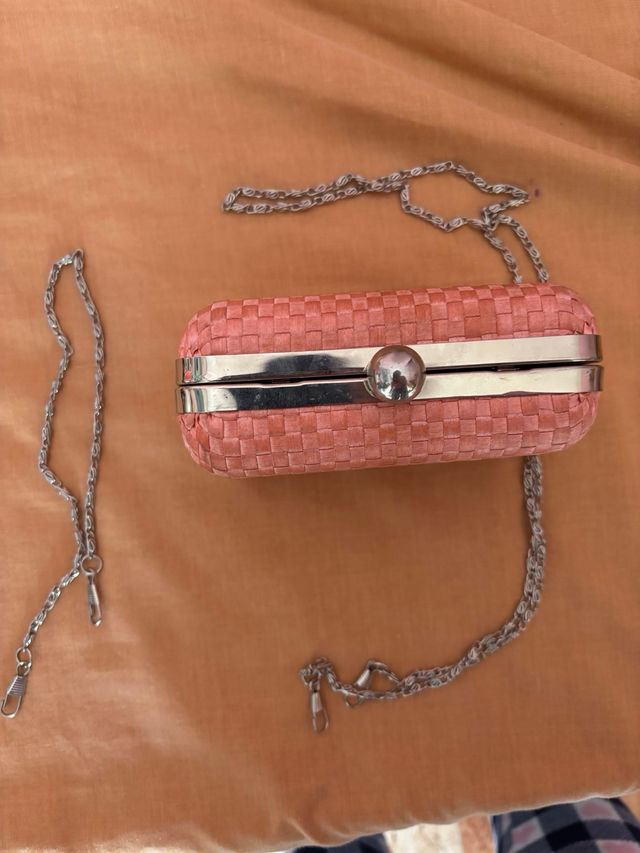 Cartera de mano rosa para bodas