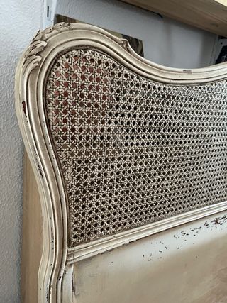 Cabecero de cama vintage beige y blanco