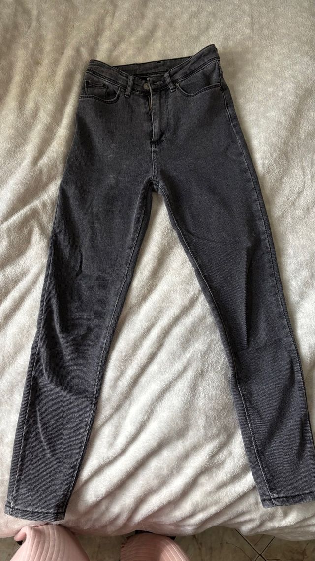 Pantalones vaqueros grises