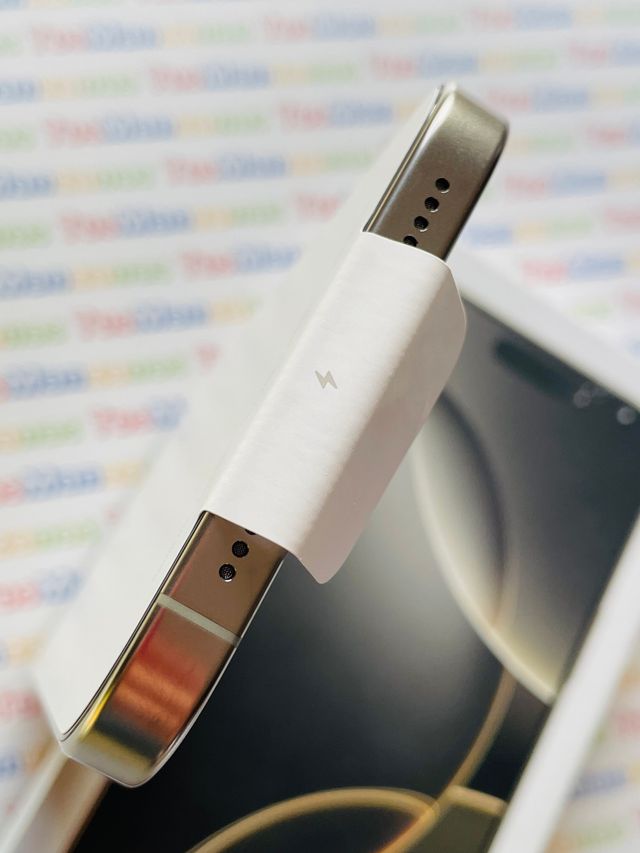 iPhone 16 Pro Max + extras / Nuevo - Sin activar