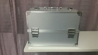 Maletín de maquillaje plateado