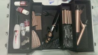 Maletín de maquillaje plateado