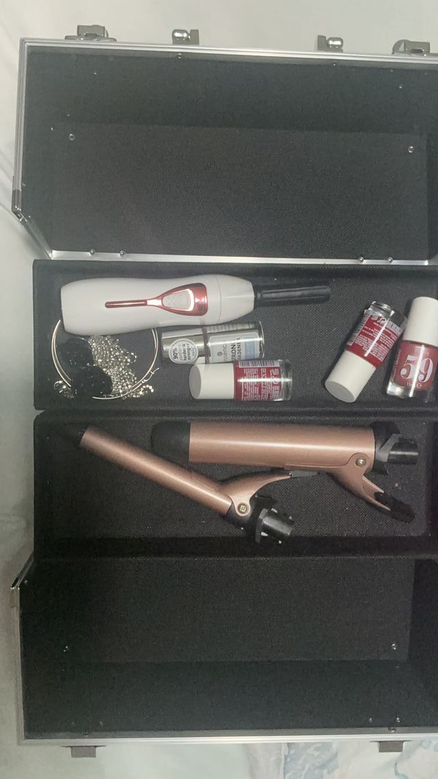 Maletín de maquillaje plateado