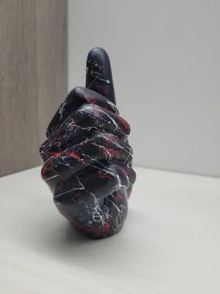 Statuetta mano OK decorata